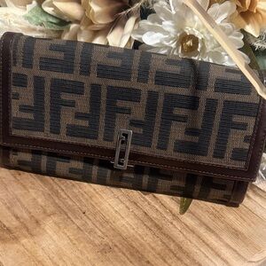 💯Fendi Wallet in Brown and Black Monogram